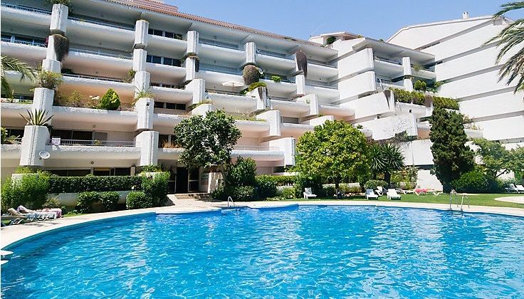 Jardines del Mar Pool